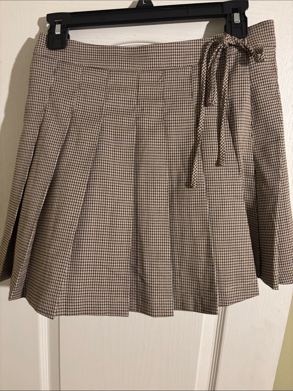 Pleated Houndstooth Mini Skirt in Brown